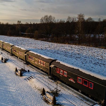 Апарт отель Stacja Galicja - Nocleg W Pociagu Blisko Energylandia Затор Экстерьер фото